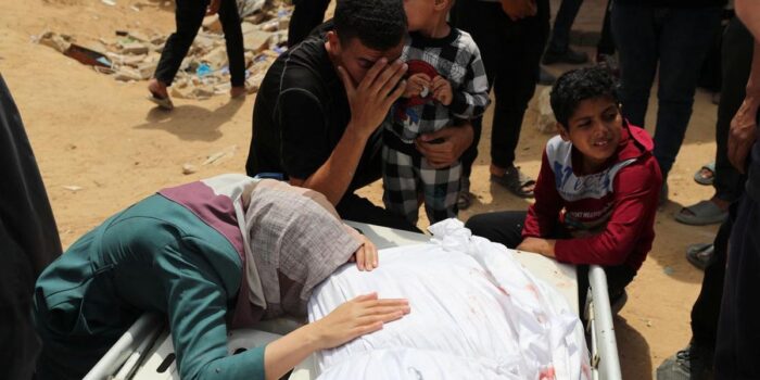 Berita Serangan Udara Israel di Gaza Tewaskan 8 Orang, Termasuk Ibu Hamil