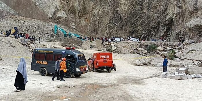 Berita Korban Hilang Longsor Tambang Batu Cirebon Bertambah, Total 11 Orang