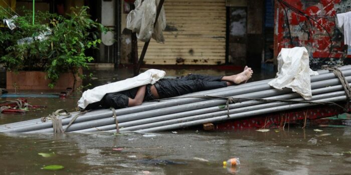 Berita Mumbai India Siaga Satu usai Hujan Lebat Picu Banjir Parah