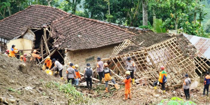 Berita Seluruh Korban Longsor Trenggalek Ditemukan Meninggal Dunia