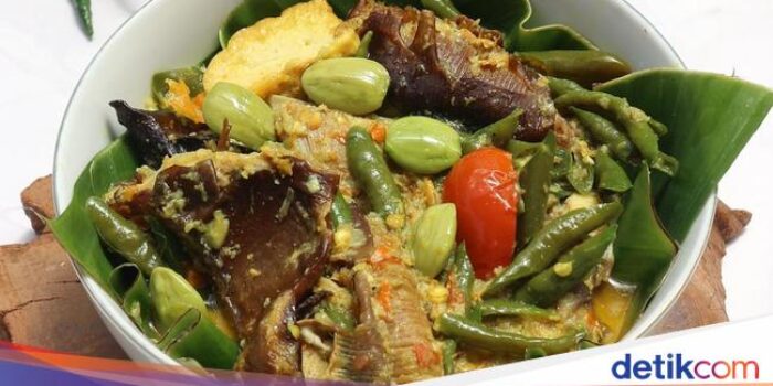 Pahami- Resep Ikan Pari Bumbu Santan Cabe Hijau yang Pedas Sedap