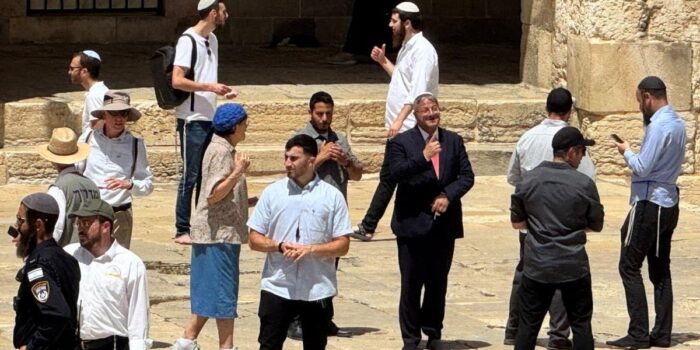 Berita Serbu Al Aqsa, Yahudi Sayap Kanan Israel Serang Warga Palestina