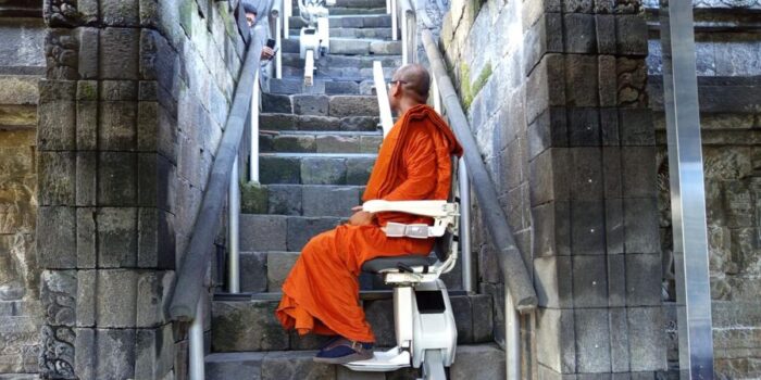 Berita Melihat Bentuk dan Cara Kerja Stairlift di Candi Borobudur