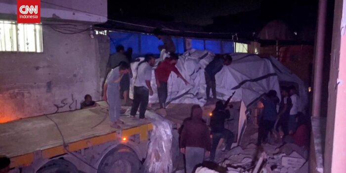Berita Bantuan Pertama Tiba, Warga Gaza Serbu Muatan Truk