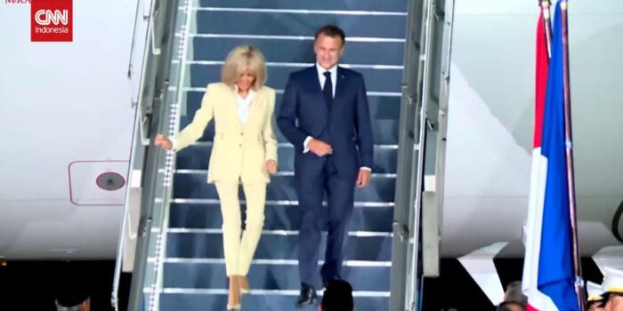 Berita Momen Presiden Prancis Emmanuel Macron dan Istri Tiba di RI