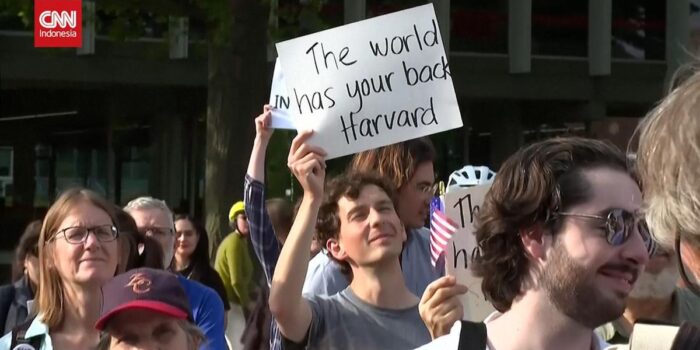 Berita Unjuk Rasa di Harvard Protes Larangan Pelajar Asing Trump