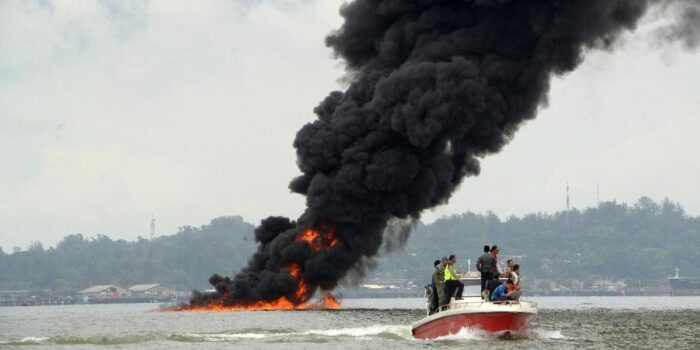 Berita Daftar 4 Korban Tewas dan 5 Luka Kapal Tanker Terbakar di Batam