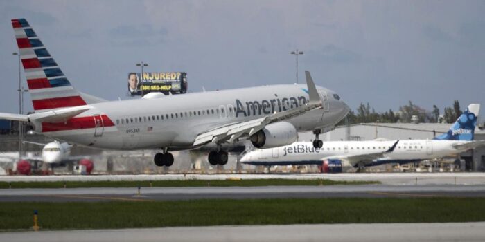 Berita American Airlines Putar Balik di Las Vegas, Pesawat Sampai Berasap