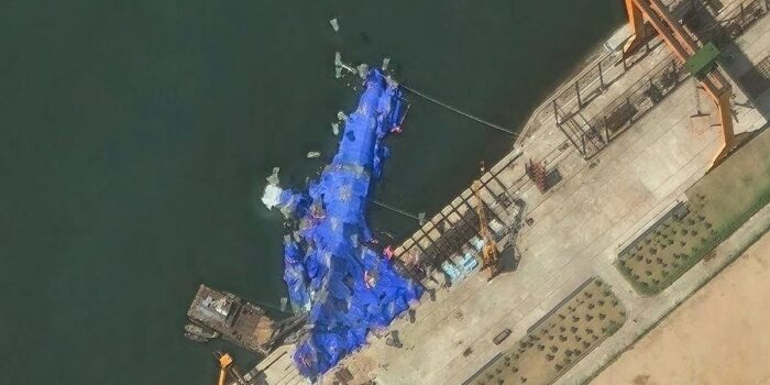 Berita Muncul Balon Misterius di Sekitar Kapal Perang Korut yang Kecelakaan