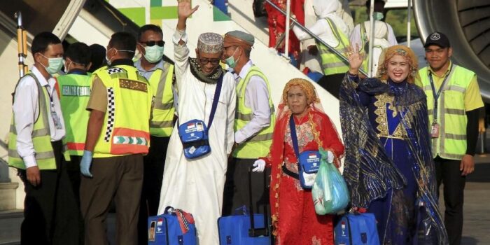Berita Gemerlap Pakaian Jemaah Haji Sulsel Saat Pulang ke Indonesia