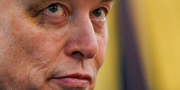 Berita Elon Musk Muncul di Gedung Putih dengan Mata Lebam