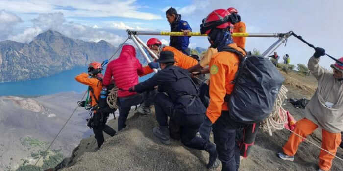 Berita Jenazah Juliana Pendaki Brasil Dibawa ke RS Bhayangkara usai Evakuasi