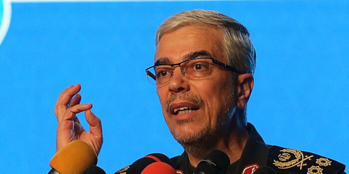 Berita Kepala Staf Angkatan Bersenjata Iran Tewas dalam Serangan Israel