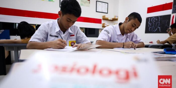 Berita DPR Minta Kaji Ulang Sekolah Garuda: Lebih Baik Perbanyak Beasiswa
