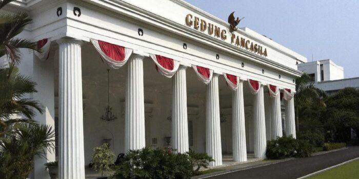Berita Ada Upacara, Polisi Alihkan Lalu Lintas Gedung Pancasila Pagi Ini