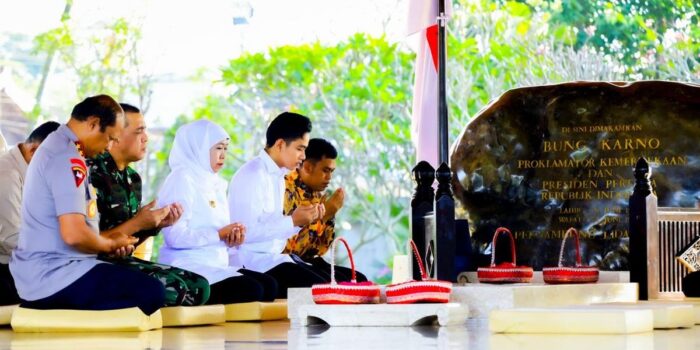 Berita PDIP Respons Gibran Ziarahi Makam Bung Karno di Blitar