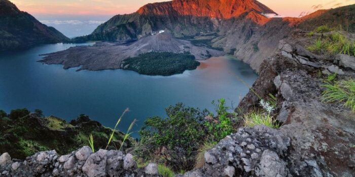 Berita Turis Brasil Jatuh di Gunung Rinjani Ditemukan, Evakuasi Terkendala