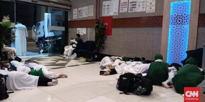 Berita Jelang Puncak Haji, Banyak Jemaah Terlantar Tak Terangkut ke Arafah
