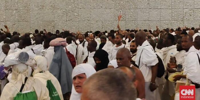 Berita Jemaah Haji Mulai Melempar Jumrah Aqabah di Mina