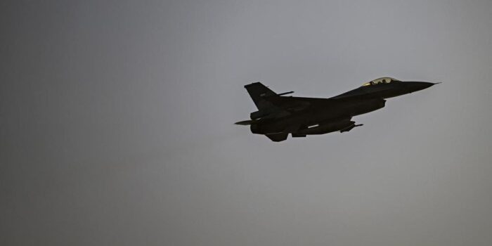 Berita Diserang Rusia, Jet Tempur F-16 Ukraina Hilang hingga Pilot Tewas