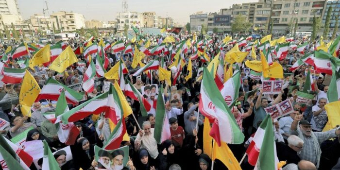 Berita Warga Iran Rayakan Kemenangan atas Israel dalam Perang 12 Hari
