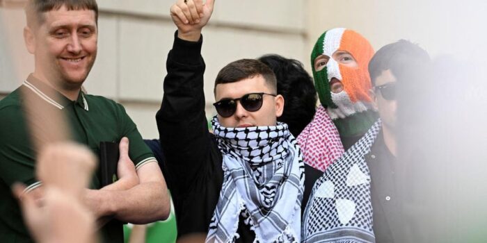Berita Polisi Inggris Selidiki Nyanyian Anti-Israel di Festival Glastonbury