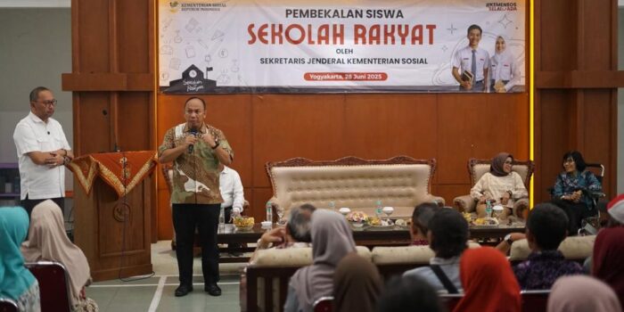 Berita Komdigi Minta Orang Tua Dukung Anak di Sekolah Rakyat: Dikelola Negara