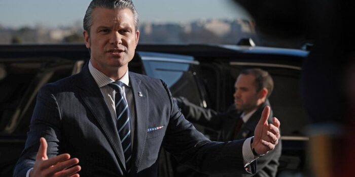 Berita Menhan Hegseth Beri Alasan Lain Bantah Media soal AS Serang Iran