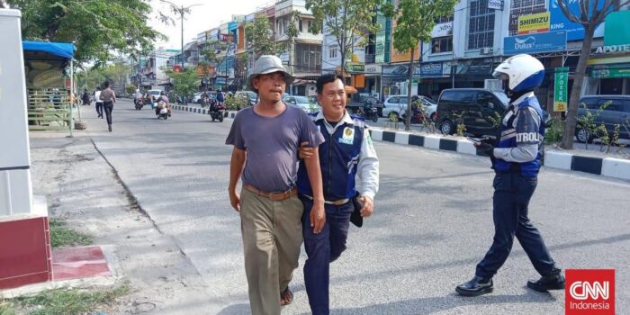 Berita Walkot Surabaya ‘Perangi’ Premanisme, Bakal Ciduk Praktik Parkir Liar
