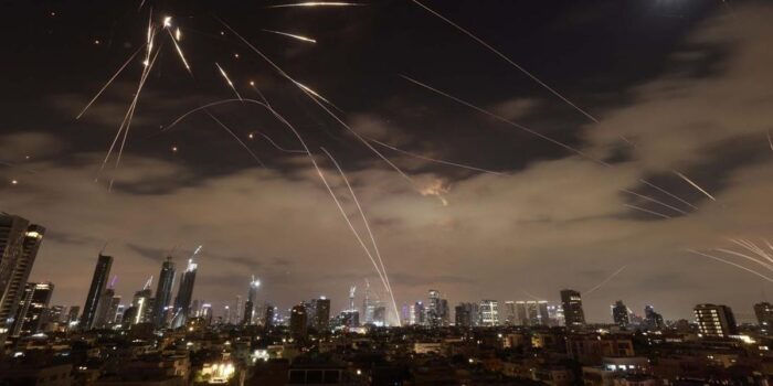 Berita Cara Rudal-rudal Ganas Iran Membobol Iron Dome Israel