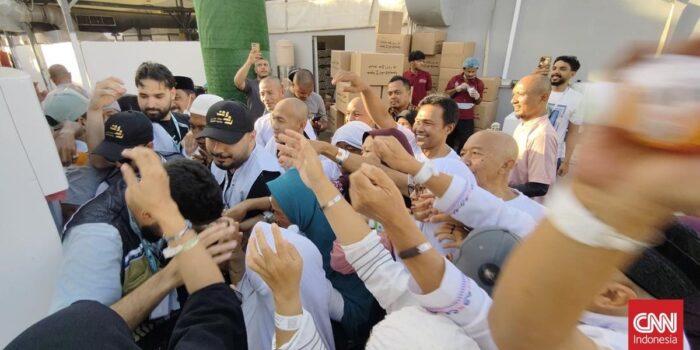 Berita Secangkir Kopi dan Keluh Kesah Jemaah Haji Asal Indonesia