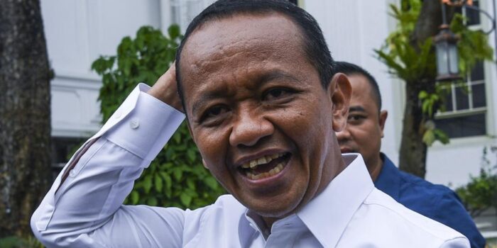 Berita Bahlil Diteriaki Massa Demo saat Mau Cek Tambang Nikel Raja Ampat