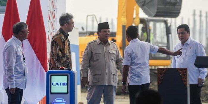 Berita Yang Tak Bisa Cepat Kita Tinggal di Pinggir Jalan