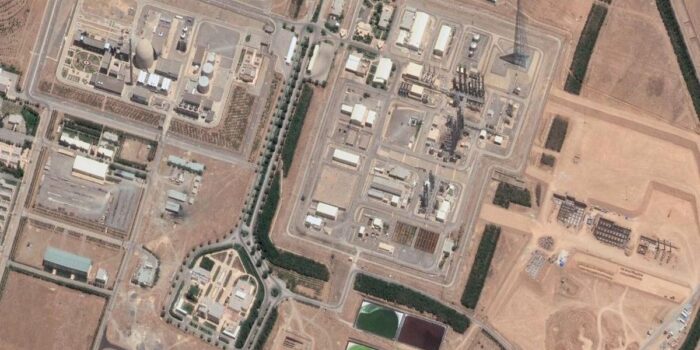 Berita Israel Serang Reaktor Nuklir Iran di Arak