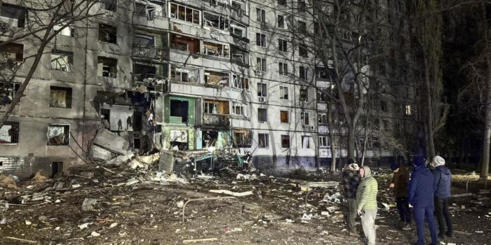 Berita Rusia Kerahkan 110 Ribu Tentara Dekati Ukraina Timur