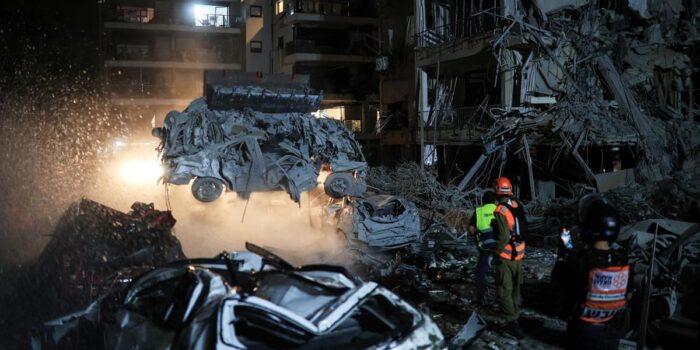 Berita Serangan Balasan, Rudal Iran Tewaskan 2 Orang di Israel