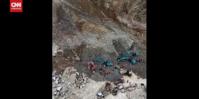 Berita BNPB Terus Mencari Korban Hilang Longsor Tambang di Cirebon