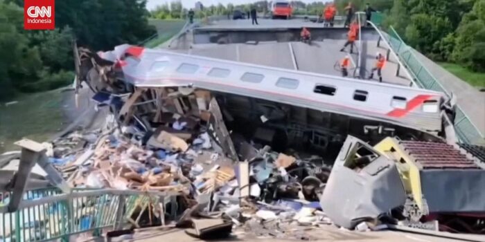Berita Dugaan Sabotase Dua Jembatan Rusia Ambruk Saat Kereta Lewat