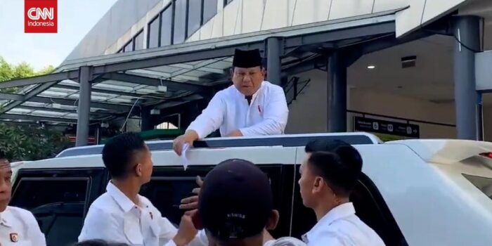 Berita Prabowo Bagi THR dari Atas Mobil, Disambut ‘I love You Bapak’