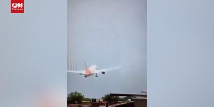 Berita Detik-detik Pesawat Air India Bawa 242 Penumpang Jatuh