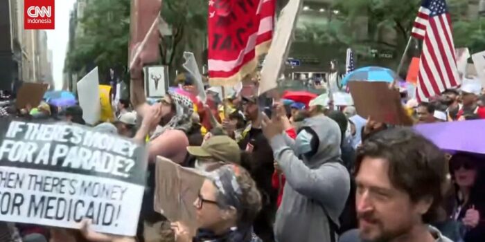 Berita VIDEO: Ultah, Trump Diberi Kado Demo Warga AS: No Kings!