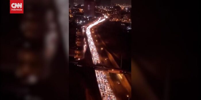Berita Iran Macet Parah usai Rudal Israel Hantam Jalan Layang