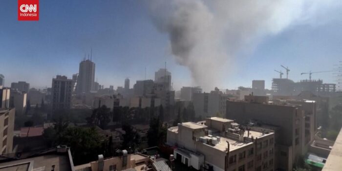 Berita Penampakan Asap usai Israel Hancurkan Markas Besar Polisi Iran