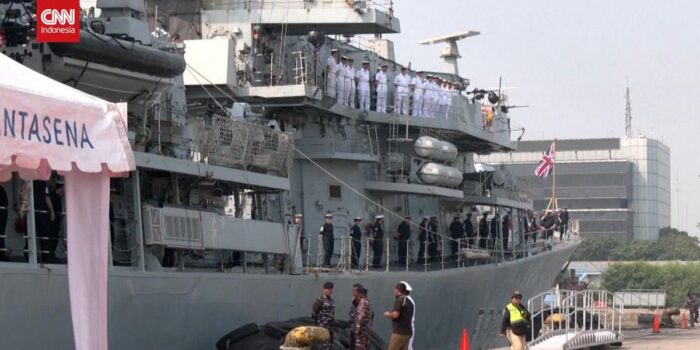Berita Melihat Megahnya Kapal Perang Inggris di Tanjung Priok