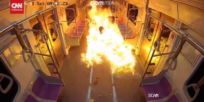 Berita Detik-detik Aksi Pria Bakar Kereta Bawah Tanah di Seoul