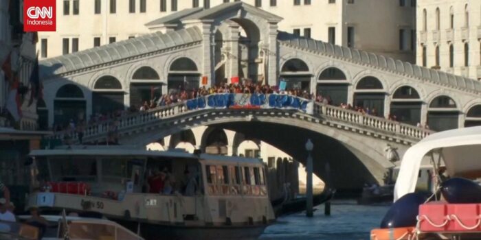 Berita Ratusan Warga Venesia Turun Aksi, Protes Pernikahan Jeff Bezos