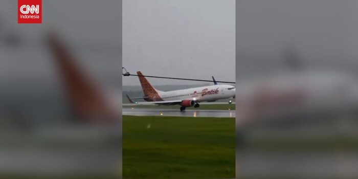 Berita Detik-Detik Batik Air Mendarat Miring di Bandara Soekarno-Hatta