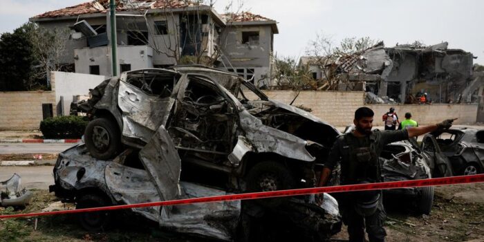 Berita Rudal-rudal Iran Bombardir Israel Selatan Tewaskan 3 Warga Zionis