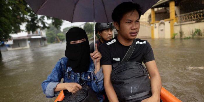 Berita Banjir Besar Genangi Filipina, Ribuan Orang Mengungsi