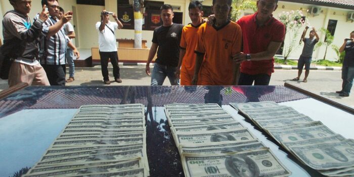 Berita Polisi Bongkar Sindikat Peredaran Dolar Amerika Palsu di Jaksel